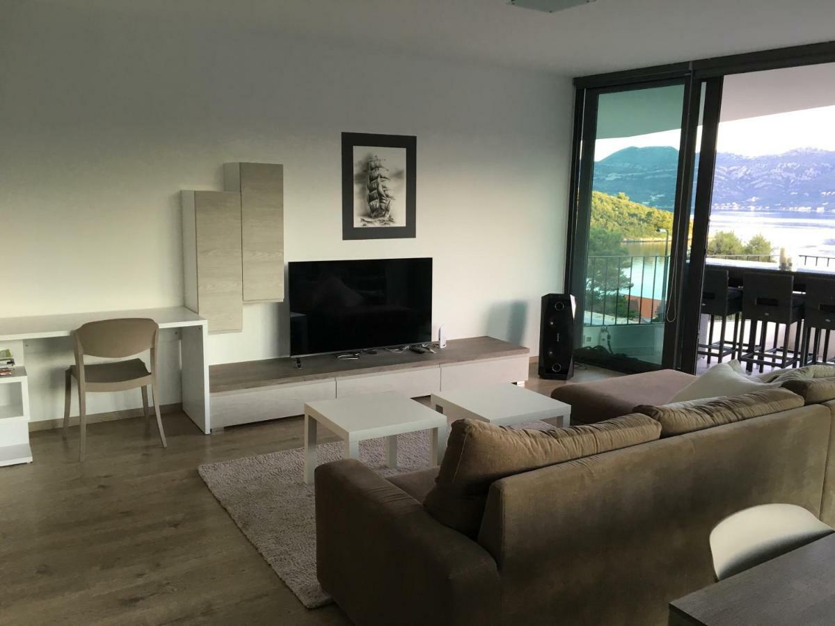 Blue Water Apartment Zrnovo Exterior photo